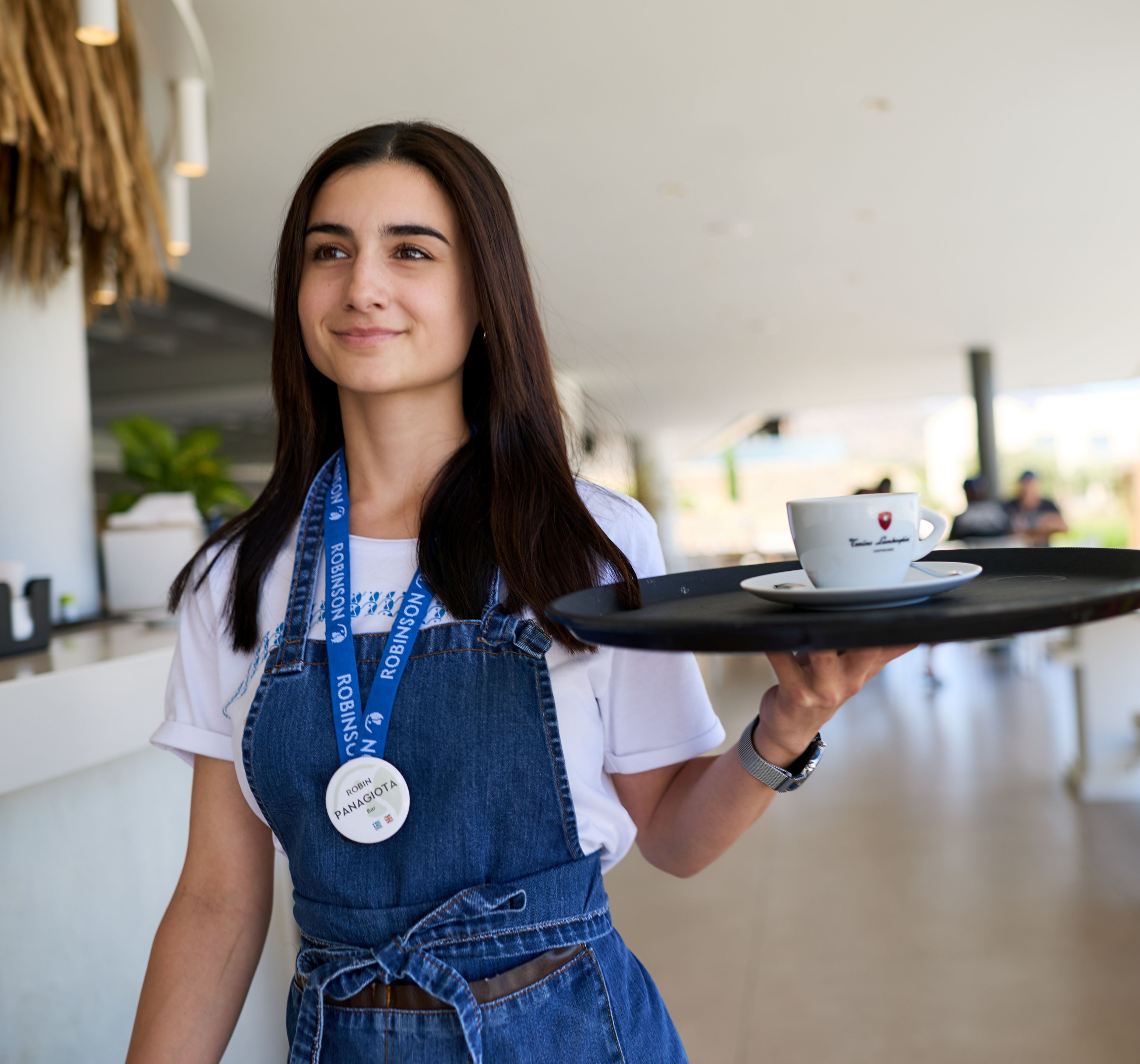 WIFI_Ausbildung1 2025-06_HR-IP_FoodBeverage_Kellnerin1_300x280.jpg