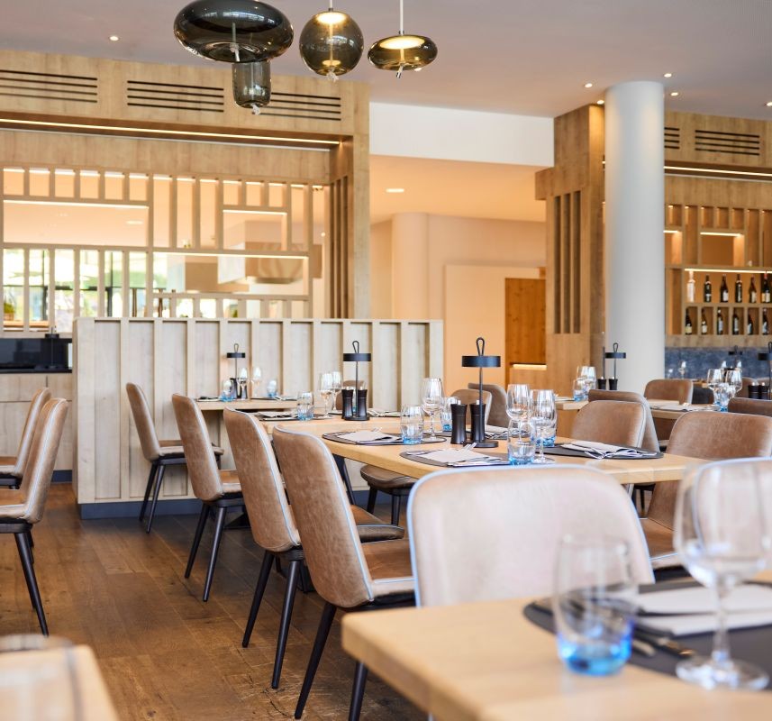 Robinson_Fieberbrunn_Mainrestaurant_16009_WOL_857x800.jpg
