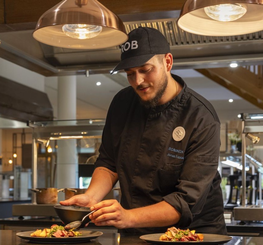 RCFS_HR_Souschef_16100_WOL_857x800.jpg