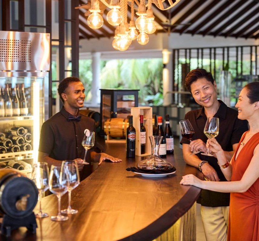 RCMN_WINE_BAR_15780_WOL_857x800.jpg