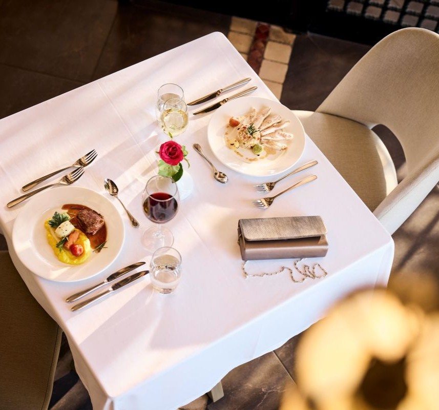 ad_14648_Main_Restaurant_WOL_857x800.jpg