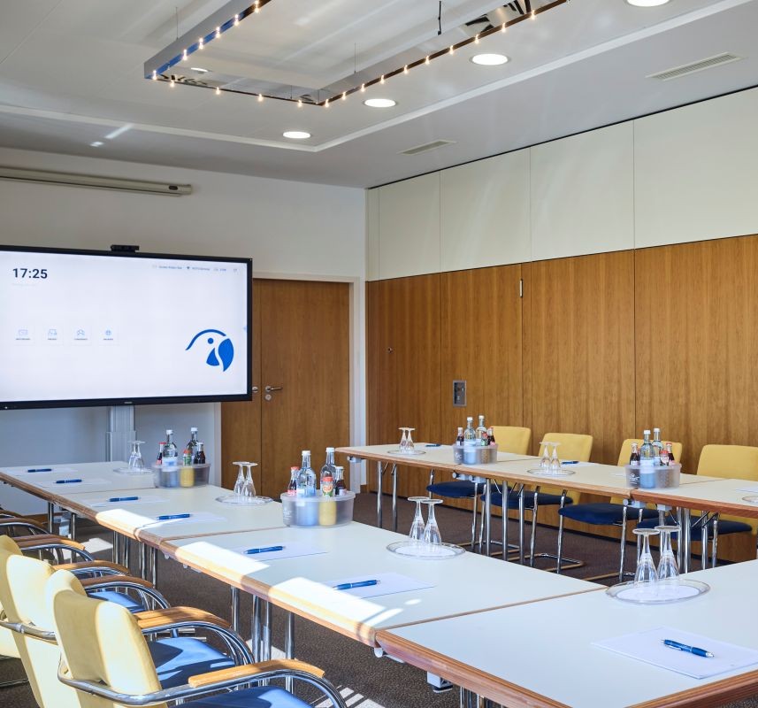 RCFS_Meeting-Room_16188_WOL_857x800.jpg