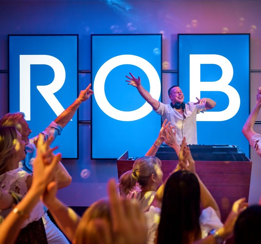 Robinson_Fieberbrunn_Party_16067_WOL_857x800.jpg