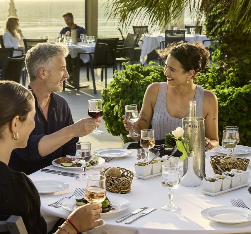 ad_14624_Beach_Restaurant_WOL_857x800.jpg  
