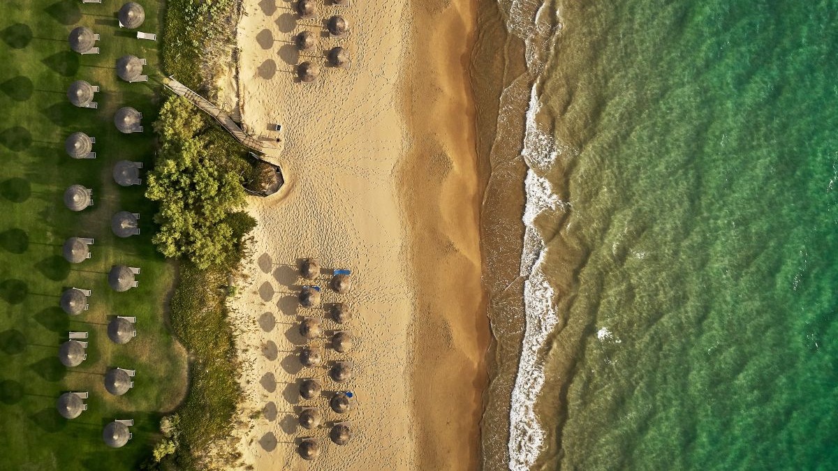 ROBINSON KYLLINI BEACH