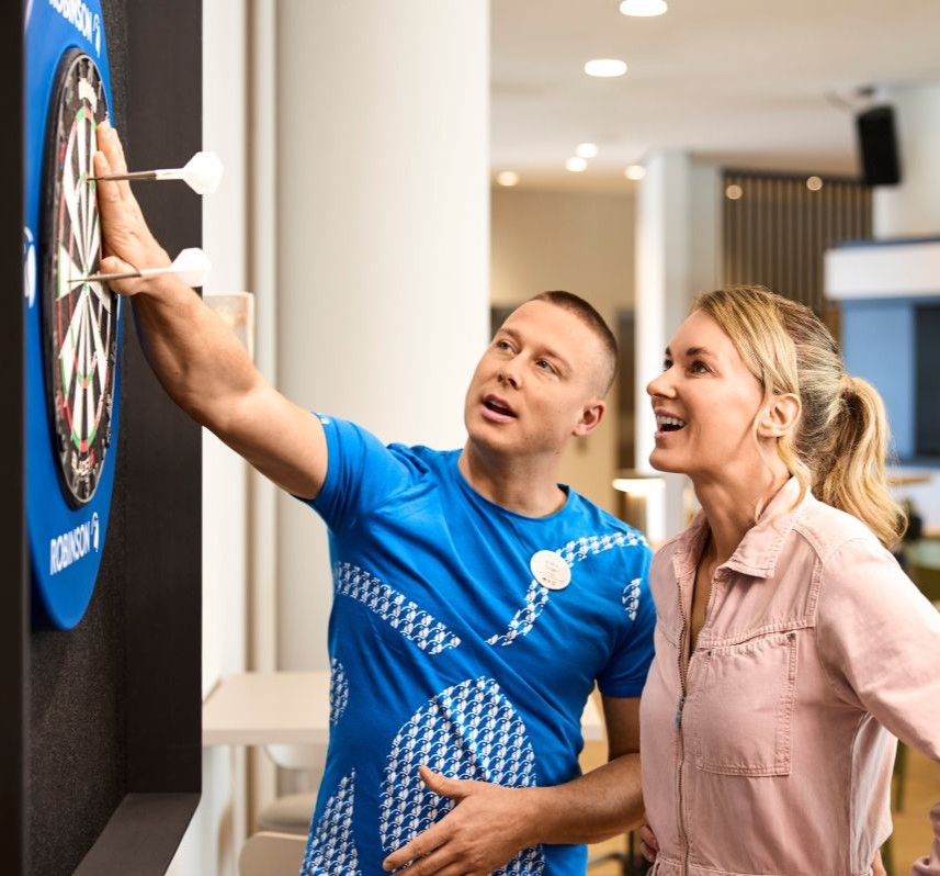 Robinson_Fieberbrunn_Darts_16029_WOL_857x800.jpg  