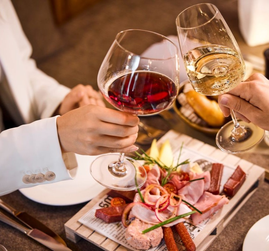 Robinson_Fieberbrunn_Wine_and_Dine_16074_WOL_857x800.jpg